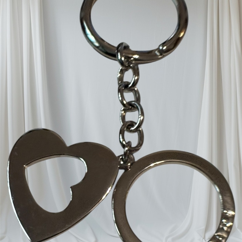 Silver Heart Keychain - Picture 3 of 4